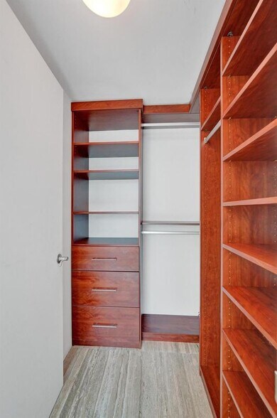 Building Photo - 101 S Fort Lauderdale Beach Blvd