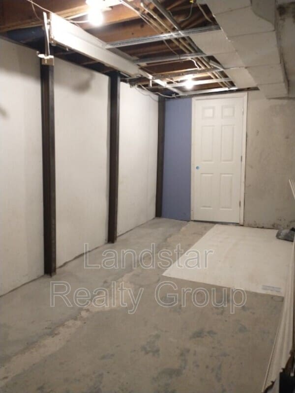 Building Photo - 6613 Manslick Rd