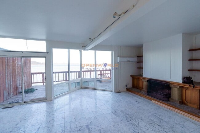 Building Photo - 107 Bridgeway