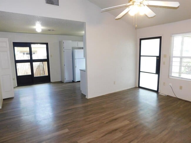 Building Photo - 7800 Brodie Ln