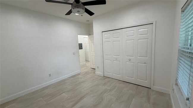 Building Photo - 16303 Enclave Village Dr