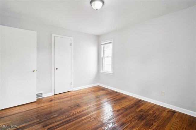 Building Photo - 5215 E 115th St