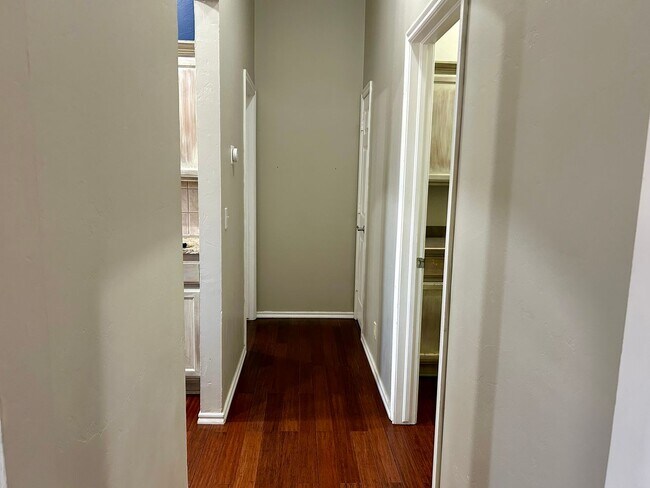 Building Photo - AVAILABLE NOW - $500 OFF FIRST FULL MONTH - Beautiful Home In Edmond School District!