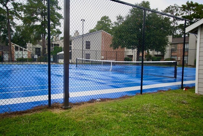 Building Photo - 17331 Red Oak Dr