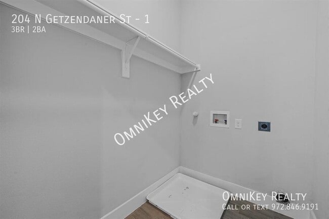 Building Photo - 204 N Getzendaner St