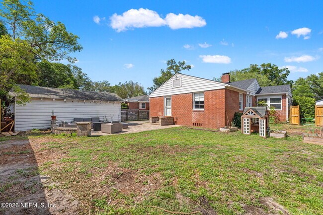 Building Photo - 1650 Parrish Pl
