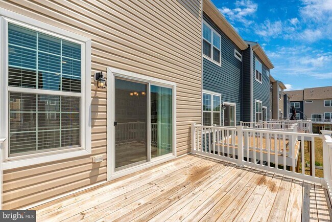Building Photo - 5050 MacDonough Pl
