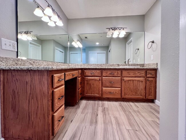 Building Photo - $2,850 Shaw & Academy 4 Bedroom / 2 Bathro...