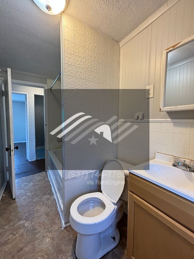 Building Photo - 515 Mertland Ave