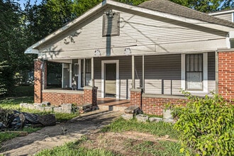 Building Photo - 104 Henley St