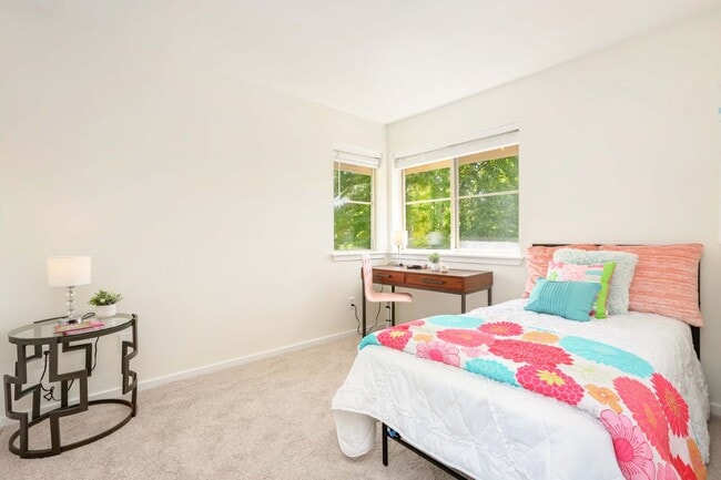 Building Photo - Must-see property that still feels brand new