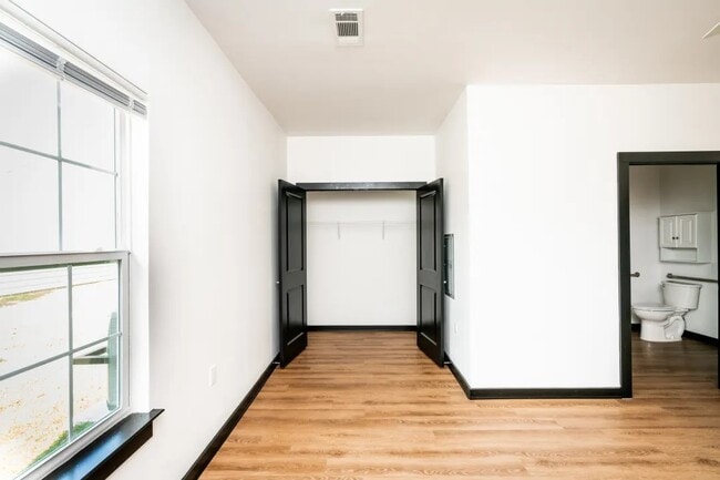 Building Photo - 715 N 16th St