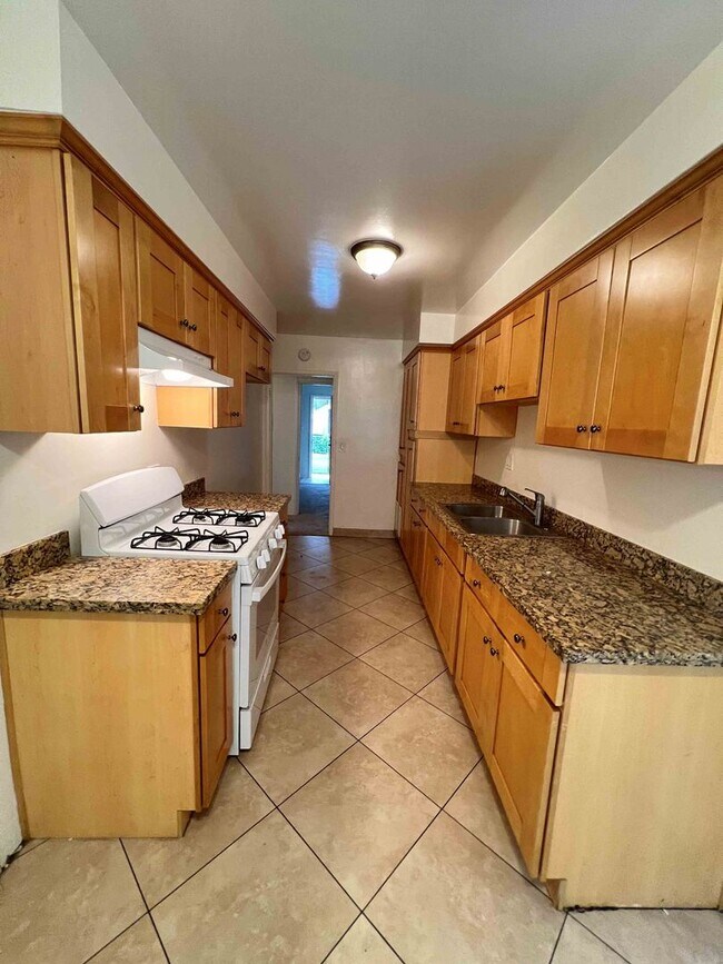 Building Photo - EAST313