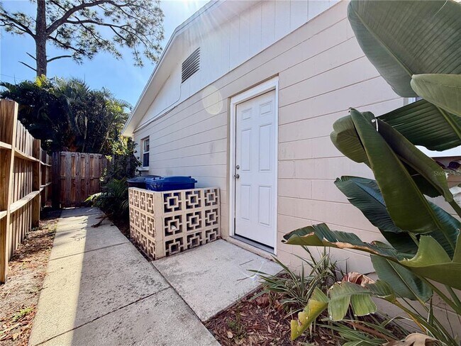 Building Photo - 510 81st Ave N