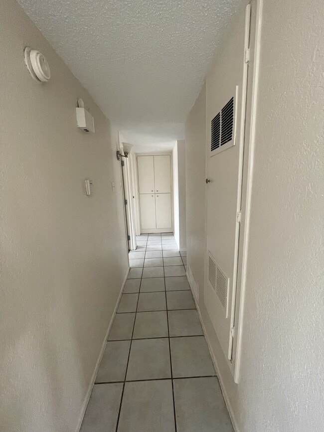 Building Photo - 10902 Bywood Dr