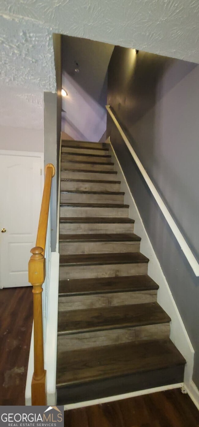 Building Photo - 346 Summer Hill Cir