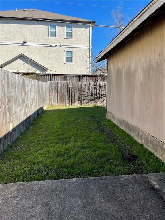 Building Photo - 8704 Pineridge Dr