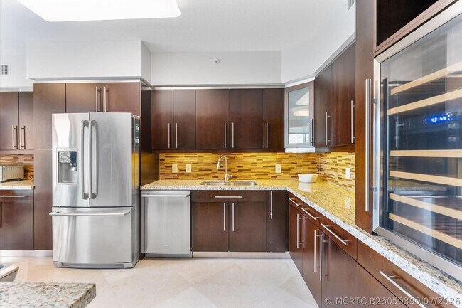 Building Photo - 3100 N Ocean Blvd