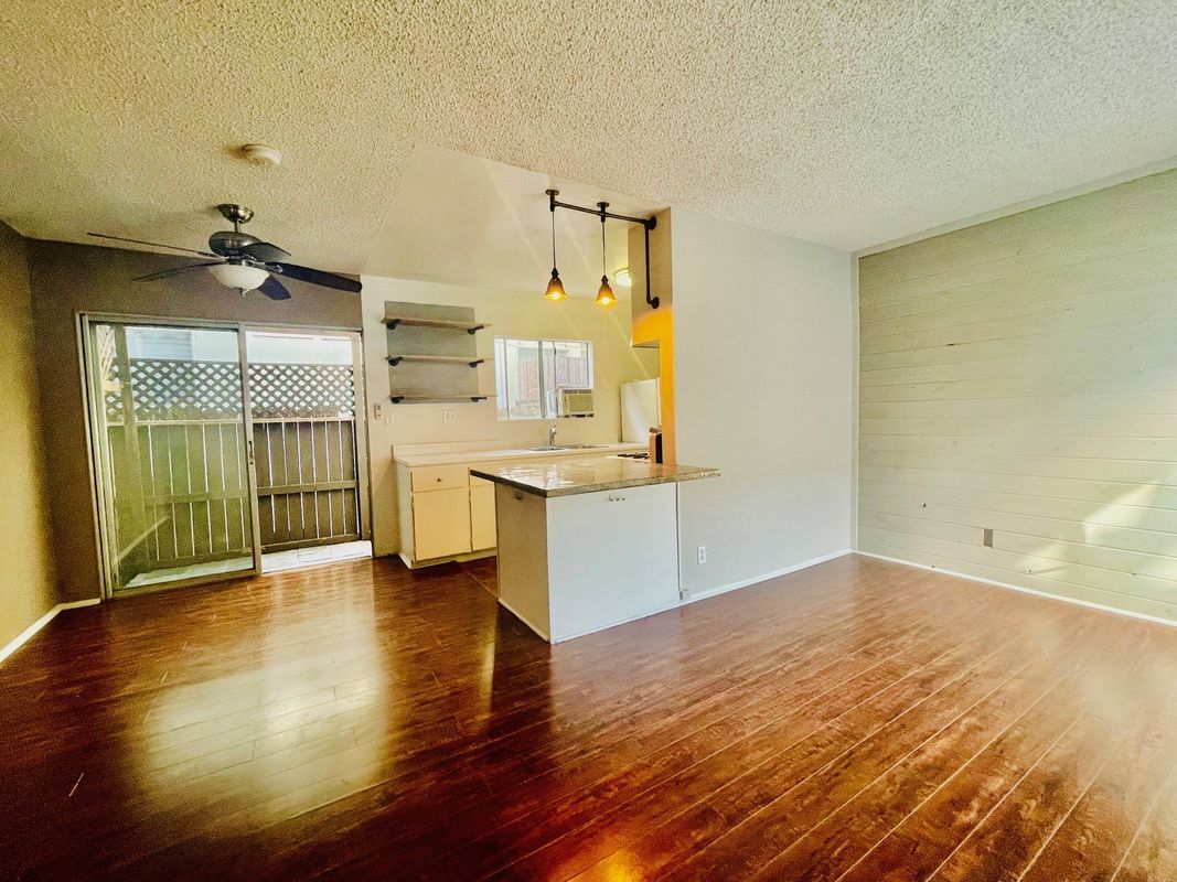 Building Photo - 941 N San Vicente Blvd