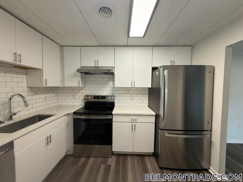 Building Photo - 55 Hill Rd