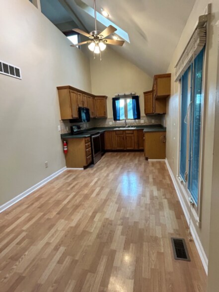 Building Photo - 2055 Old Falls Dr