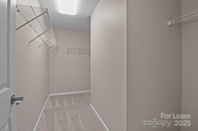 Building Photo - 302 Flanders Dr