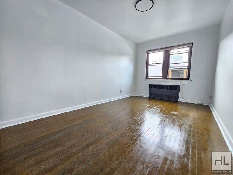 Building Photo - Spacious 2 Bedroom Apartment in the Heart ...
