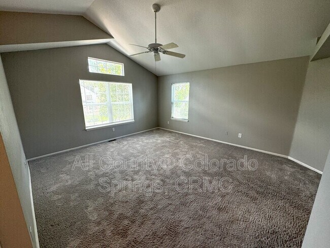 Building Photo - 5859 Instone Cir