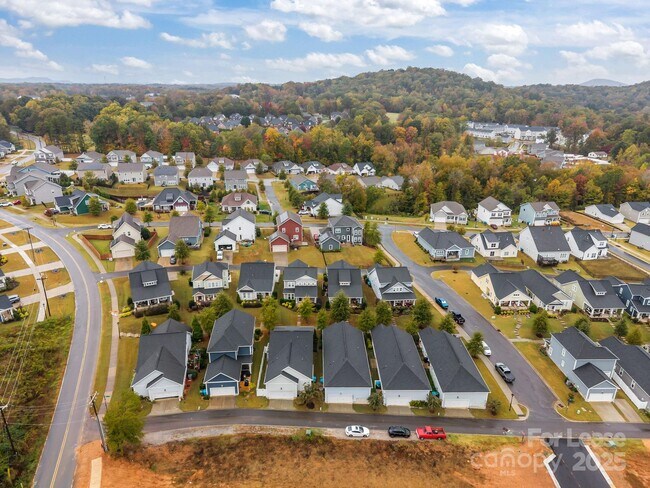 Building Photo - 113 Mac Aly