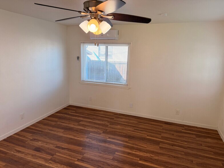 Building Photo - 119 W 19th St