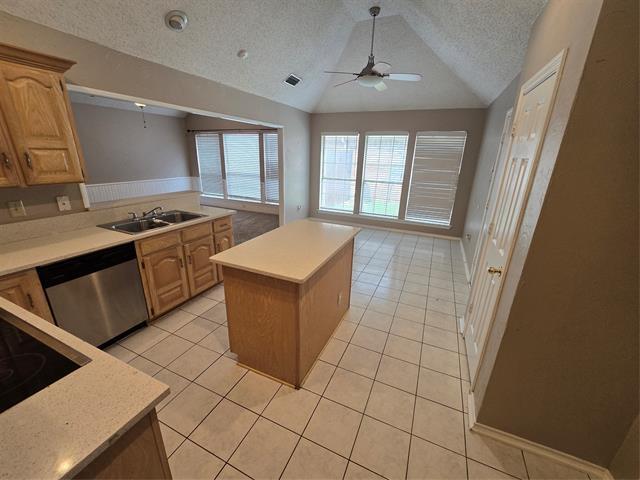 Building Photo - 2609 Classic Ct E