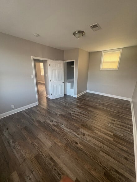 Building Photo - 2525 W Cold Spring Ln