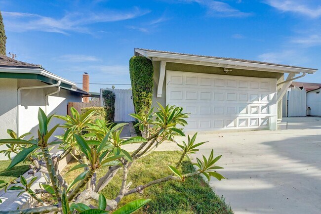 Building Photo - Spacious 4-Bedroom Whittier Home with Updated Kitchen