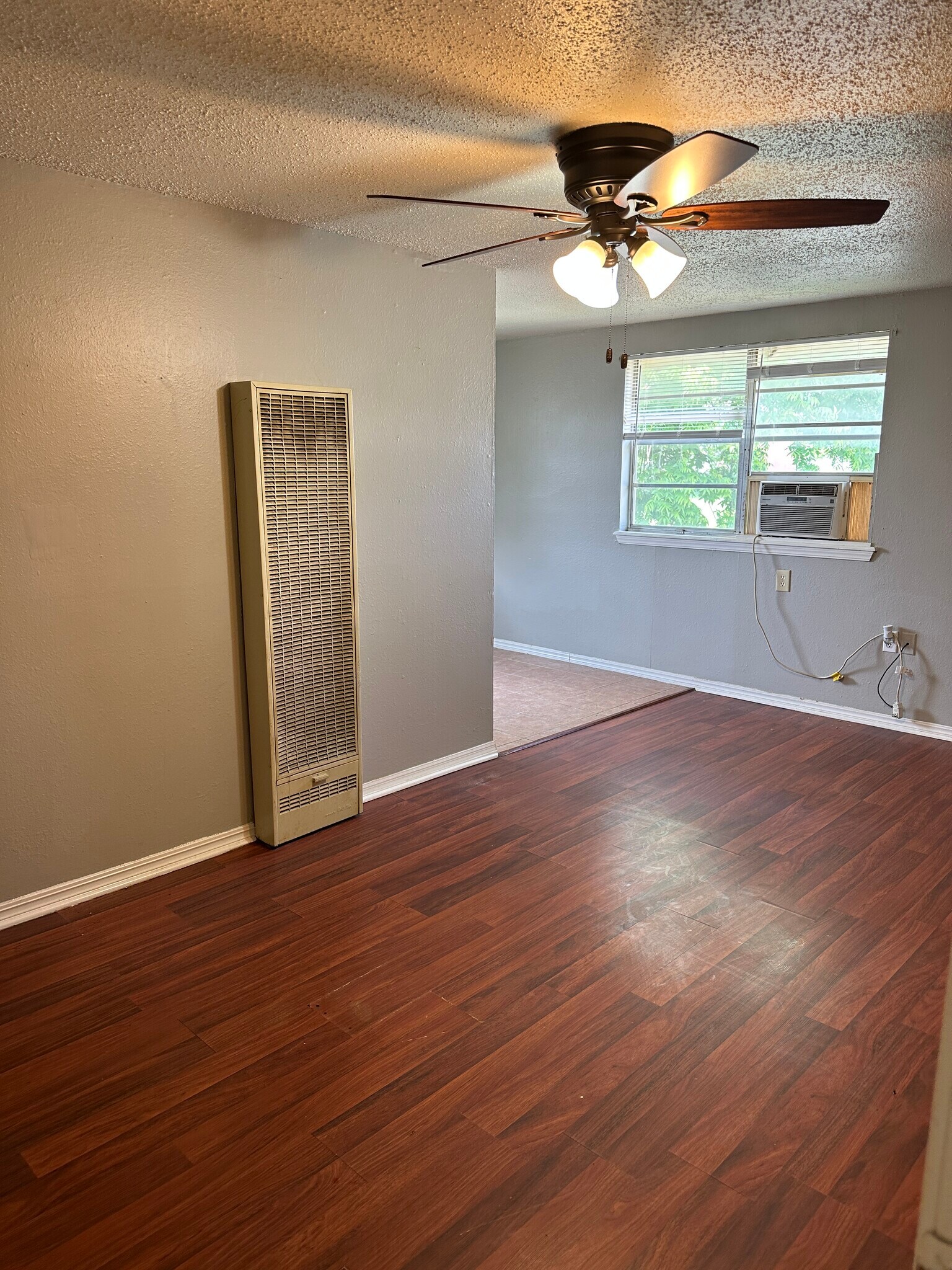 Building Photo - 313 N 4th St