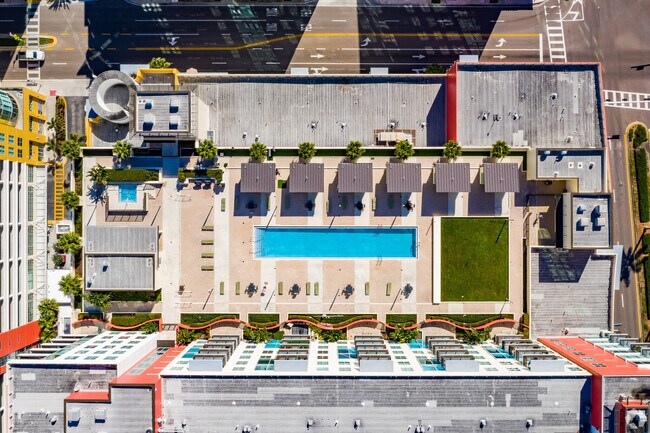 Building Photo - 1208 E Kennedy Blvd
