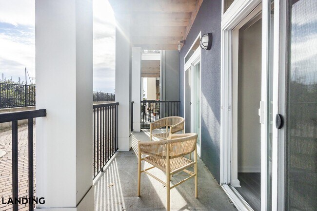 Building Photo - 4921 Pretty Lake Ave