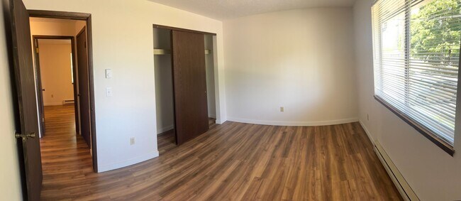 Building Photo - 1002