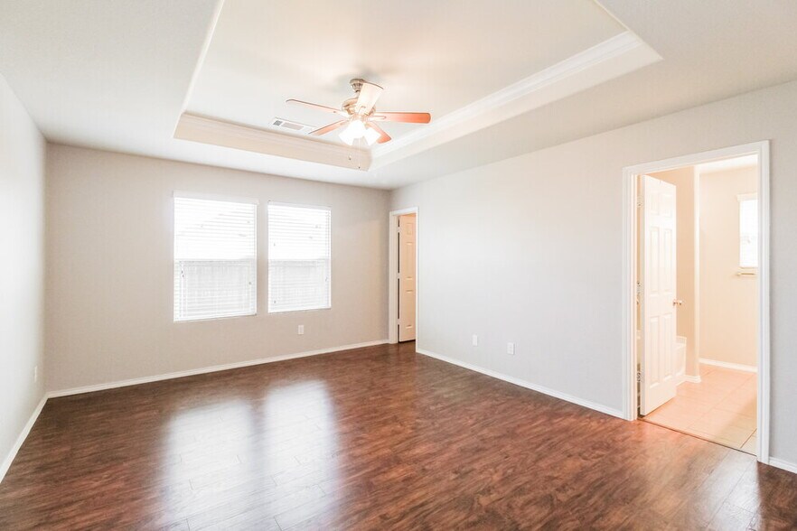 Building Photo - 128 Feverbush Dr
