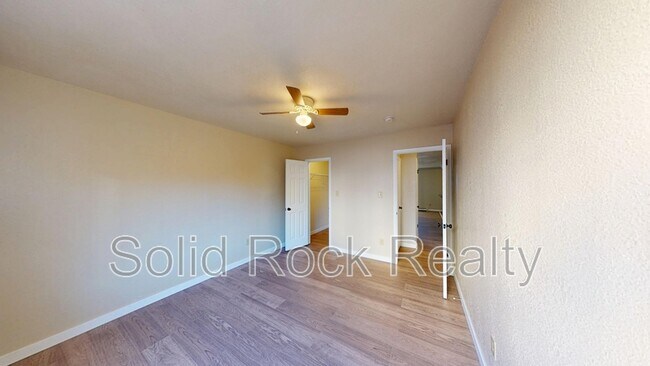 Building Photo - 3014 Mallard Dr