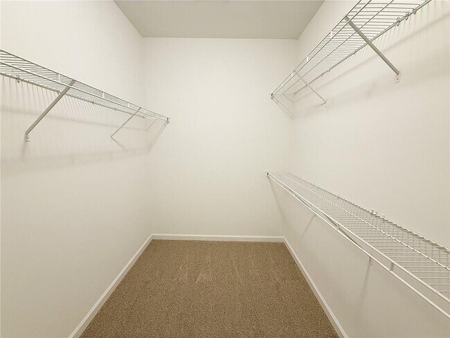 Building Photo - 3641 Ridge Towne Dr