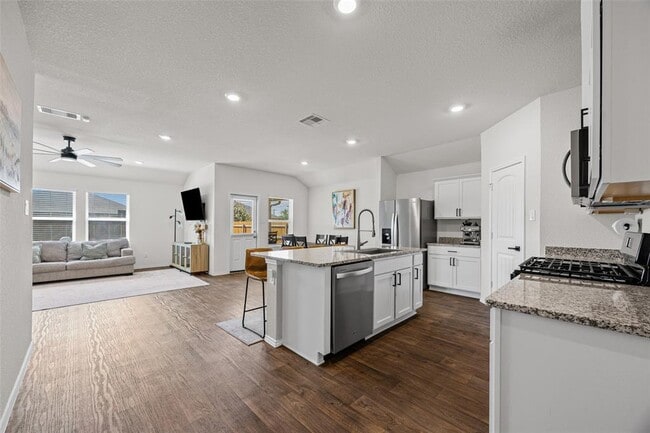 Building Photo - 325 Granary Dr