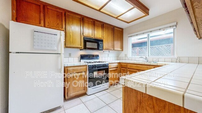 Building Photo - 2070 Pinercrest Dr