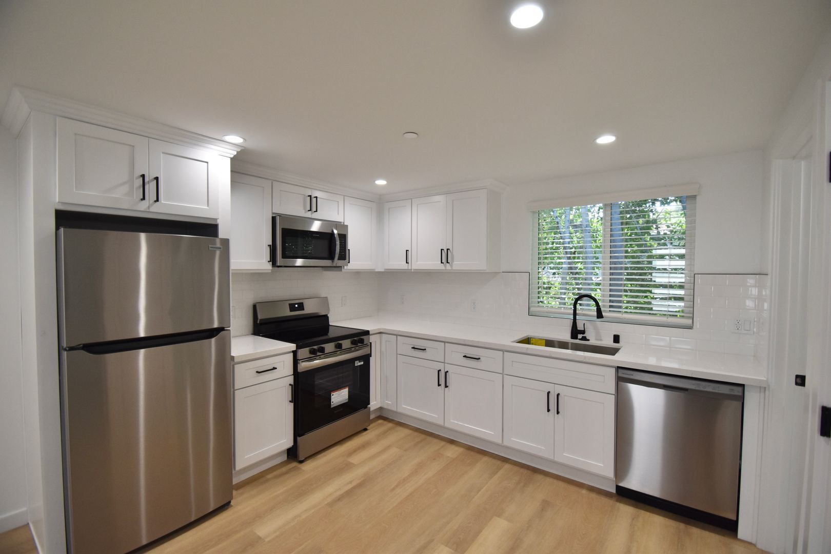 Building Photo - 14830 Dickens St