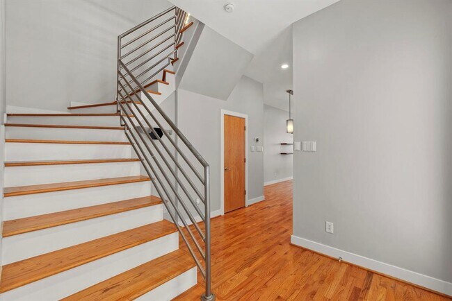 Building Photo - 1410 Knox St