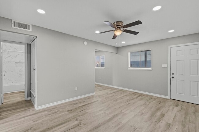 Building Photo - 911 Avenue K