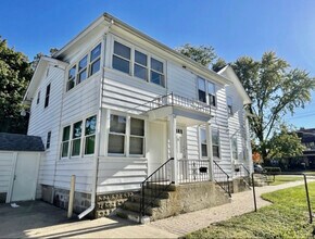 Building Photo - 426 E Benton St