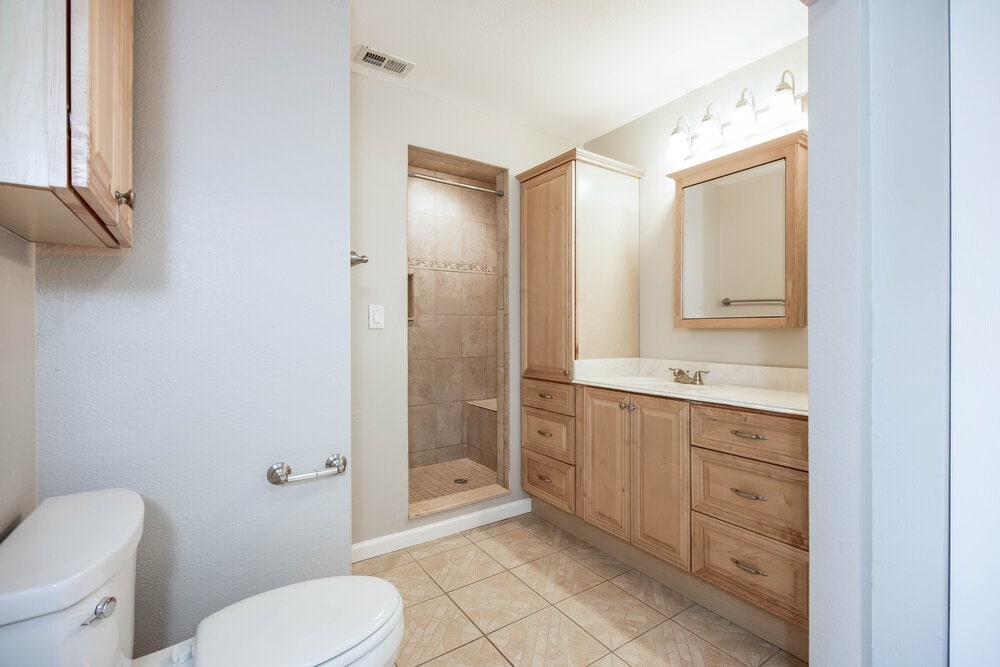 Building Photo - 10907 Meadow Lark Cove Dr