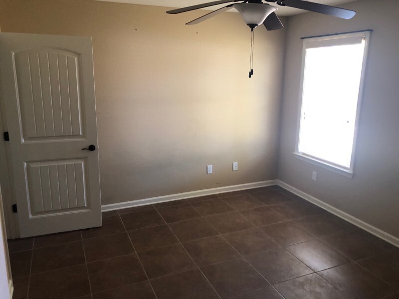 Roomy Bedroom - 107 S Grant St