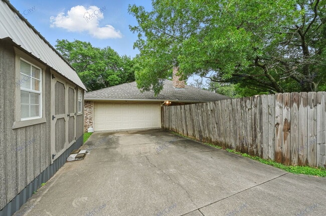 Building Photo - 217 Elder Oak Dr