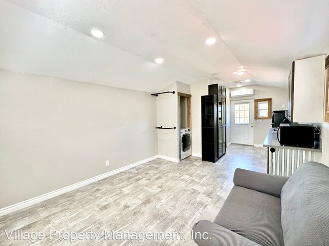 Building Photo - Studio, 1 bath House - 1092 Tanya Lane, Un...